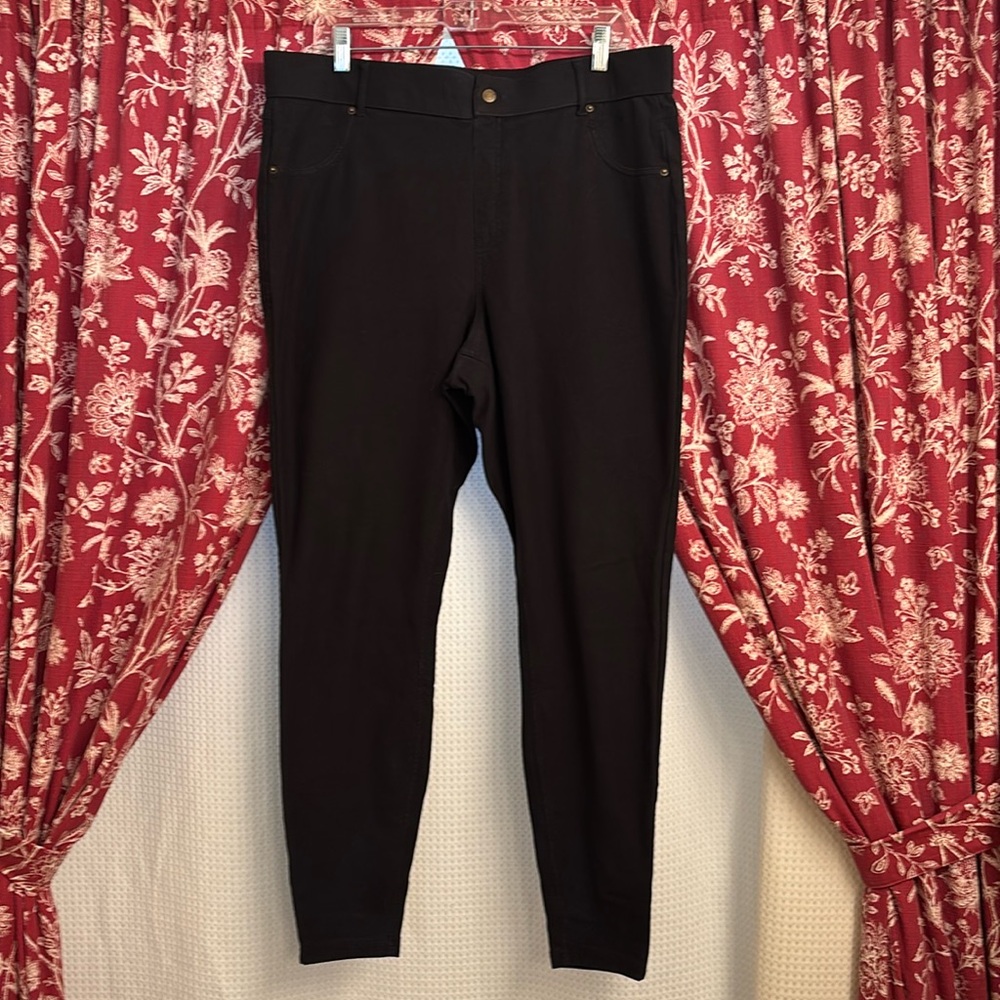 HUE Classic Black Jegging